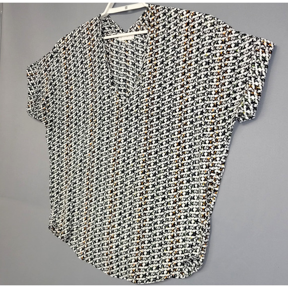 Lush Geometric Top Womens M Black White Oversized V-Neck Cuffed Short Sleeves - Picture 2 of 14